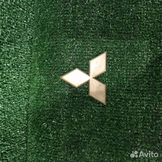 Эмблема mitsubishi