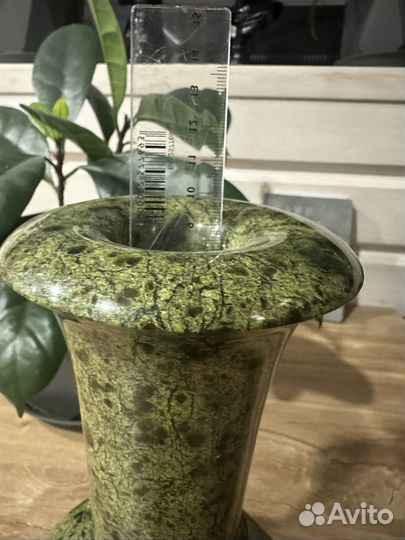 Ваза Змеевик с золотистыми вкраплениям