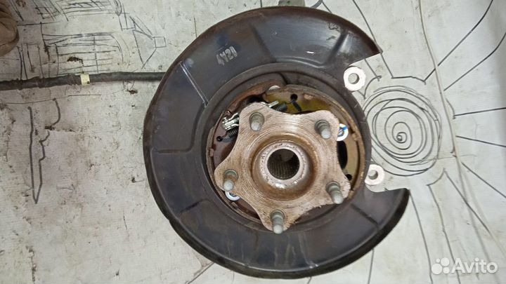 Кулак задний левый Infiniti QX50 I (2013–2016)