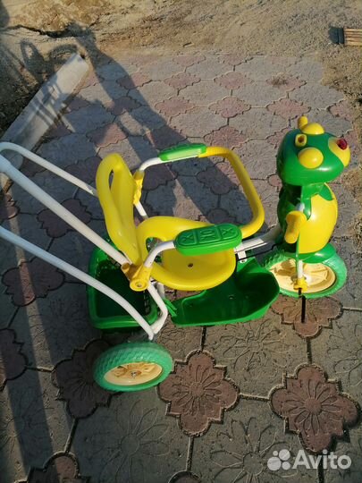 Велосипед трёхколёсный с ручкой