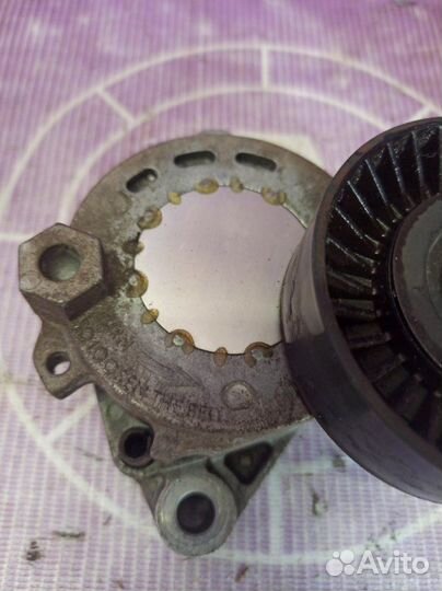 Ролик натяжной навесного оборудования Mitsubishi