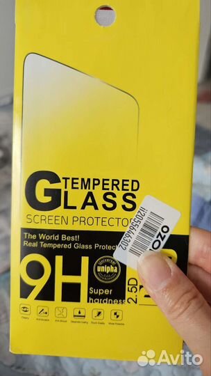 Отдам защитное стекло на телефон Samsung J6 2018
