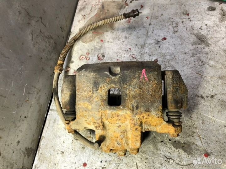 Суппорт тормозной перед левый Mitsubishi Lancer 9