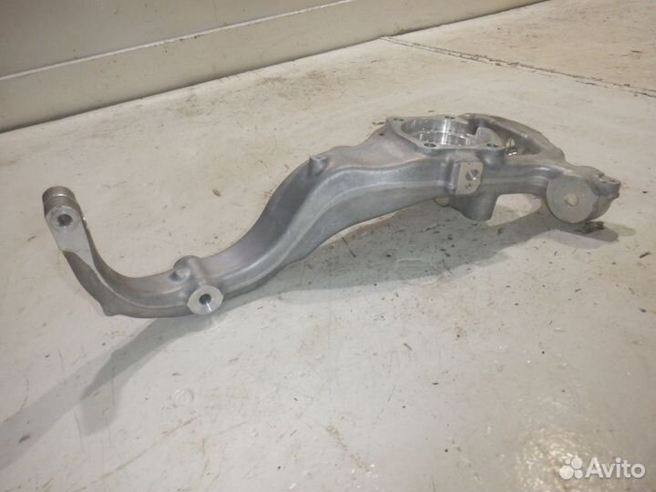 Кулак передний левый