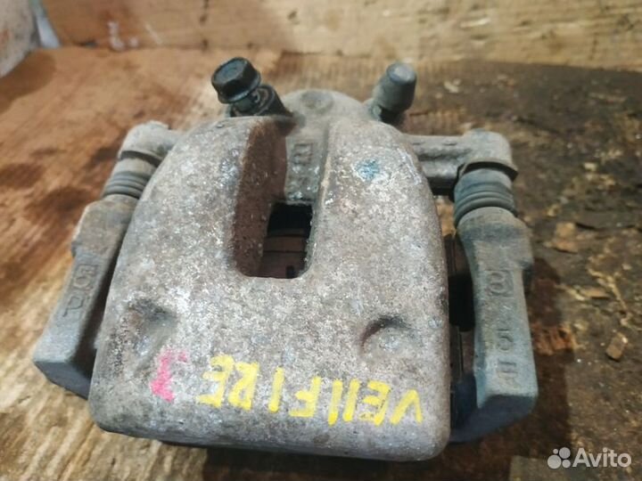 Суппорт тормозной задний правый Toyota Alphard