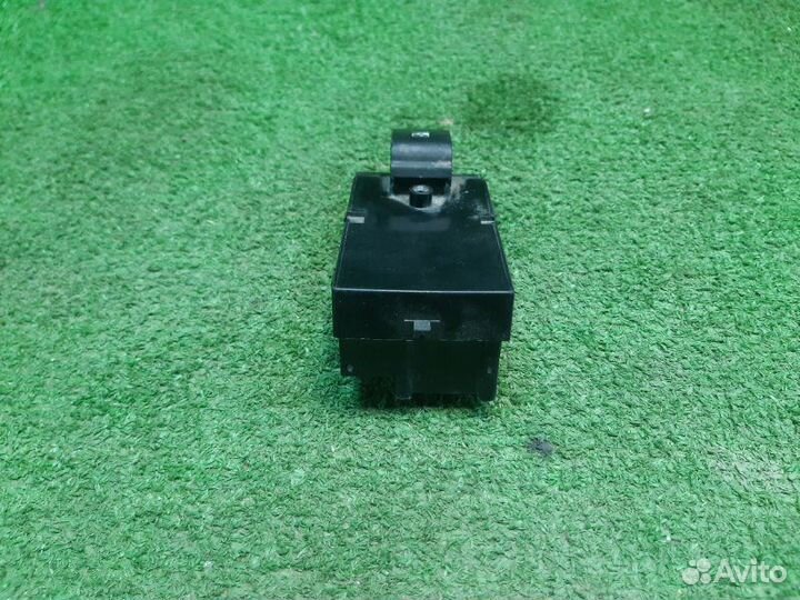 Кнопка стеклоподъемника передняя левая Opel Astra