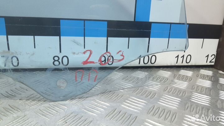 Б/У Стекло двери передней правой