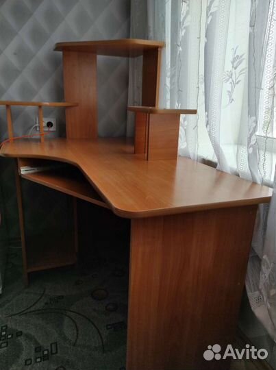 Компьютерный стол