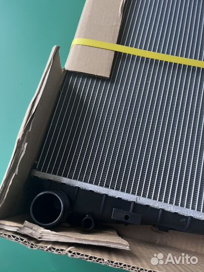 LR034553 радиатор охлаждения двигателя LR