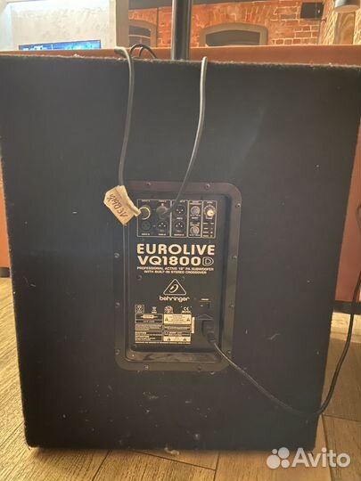 Behringer eurolive vq1800d