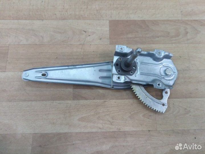 Стеклоподъемник задний левый Toyota Avensis 2 250