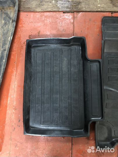 Набор резиновых автомобильных ковриков LADA Vesta