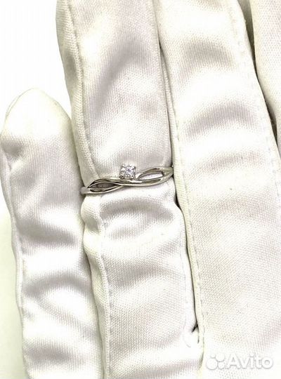 Золотое кольцо с камнем 16р