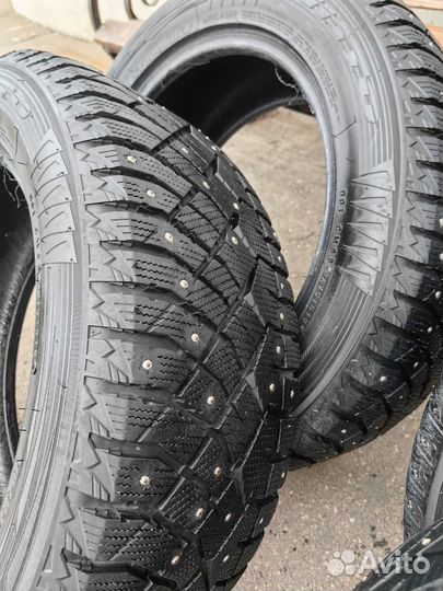 Nitto Therma Spike 235/55 R17 103T