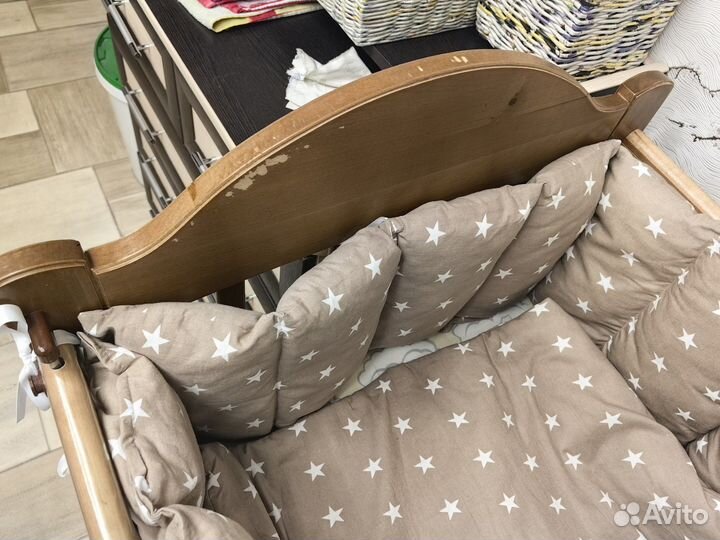 Детская кроватка с поперечным маятником