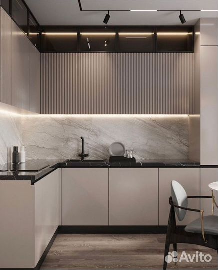 Кухня встроенная светлая