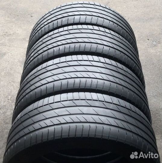 Kumho Ecsta PS71 245/45 R19