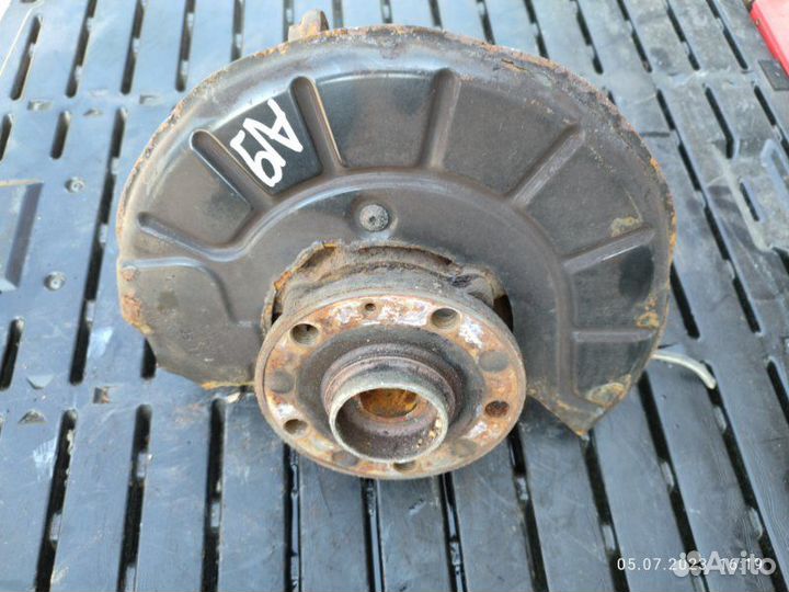 Кулак передний правый Volkswagen Tiguan CCZ 2012