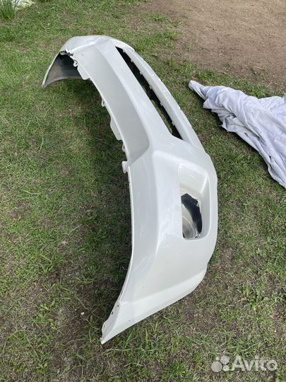 Передний бампер Toyota Hilux Surf