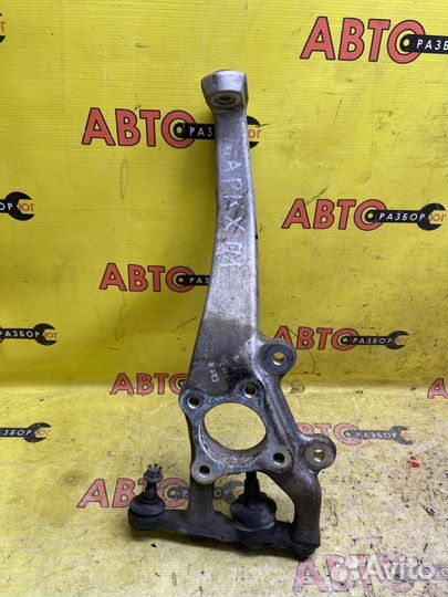 Поворотный кулак передний левый Toyota Mark X X120