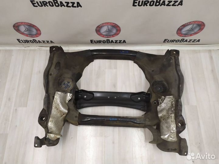 Передний подрамник Mercedes W221