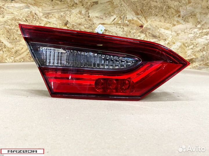 Фара задняя в дверь багажника Toyota Camry70