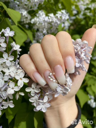 Модель на ногти