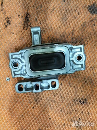 Подушка двигателя правая Audi Q3 8U cpsa 2013