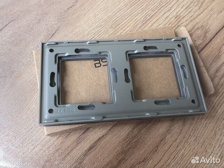 Рамка стеклянная с водонепроницаемыми розеткаии