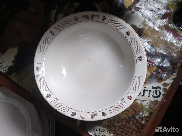 Отдам тарелки (много разных)