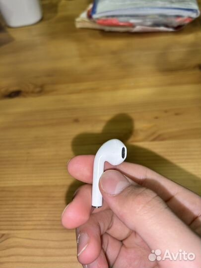 AirPods1 правой