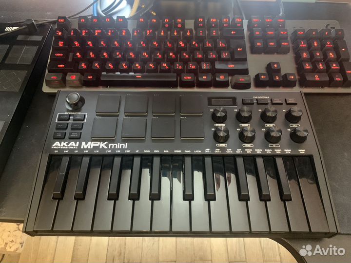 Akai mpk mini mk3 midi-контроллер