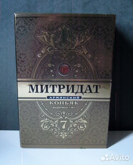 Коробки, бутылки, пробки для бутылок