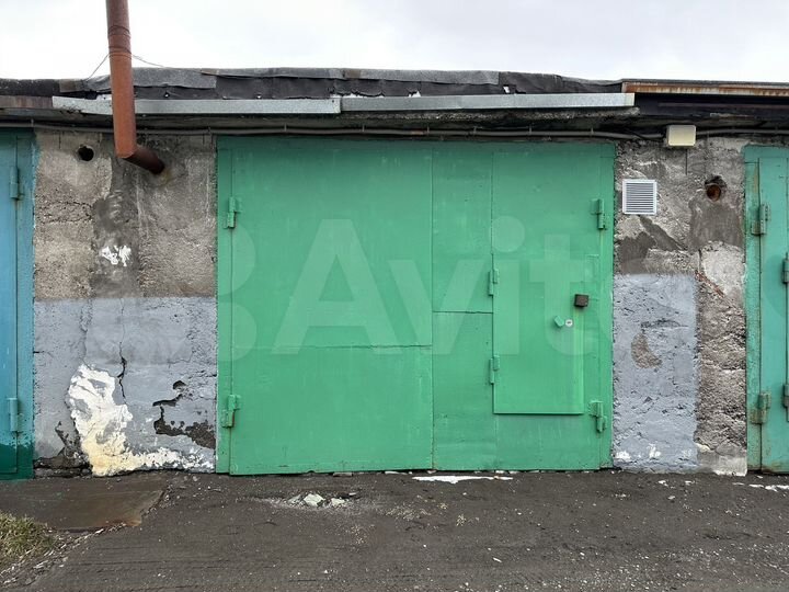 Гараж, > 30 м²