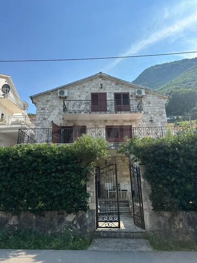 Дом 272 м² на участке 380 м² (Черногория)