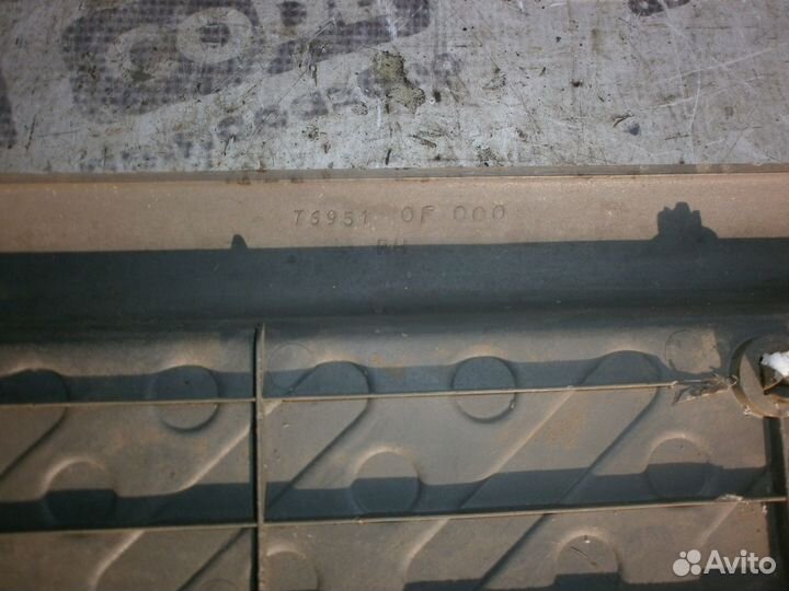 Накладка переднего порога правая Nissan Terrano 2