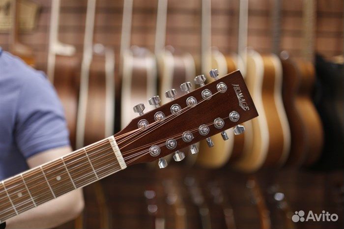 Акустическая 12-струнная гитара