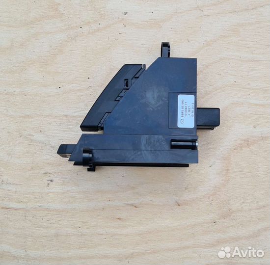 Кнопка включ аварийного сигнала Mazda 3 bl рест