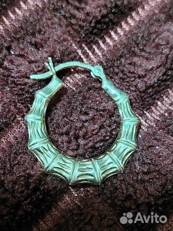 Одна серебряная серьга 925 пробы