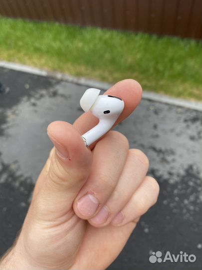 Правый наушник airpods pro 1