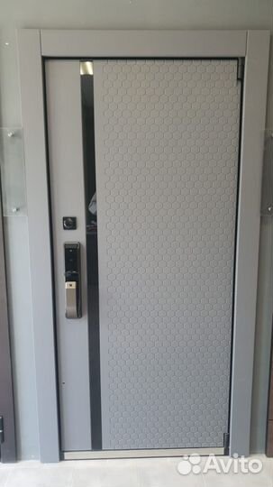 Дверь входная умный замок