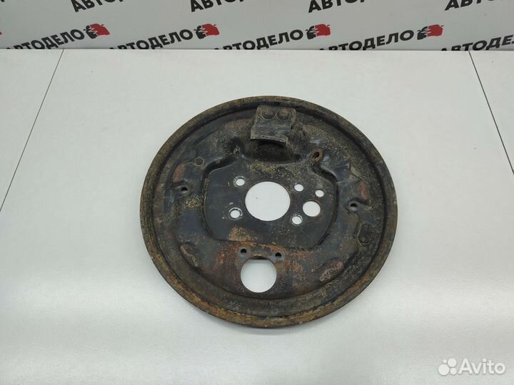 Щиток тормозного механизма Nissan Primera P11