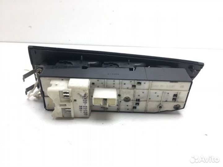 Блок управления стеклоподъемниками передний правый