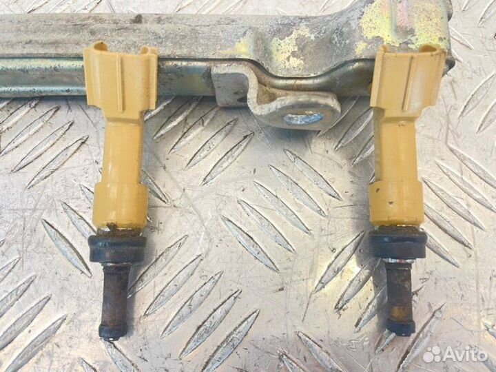 Топливная рейка с форсунками Toyota Corolla