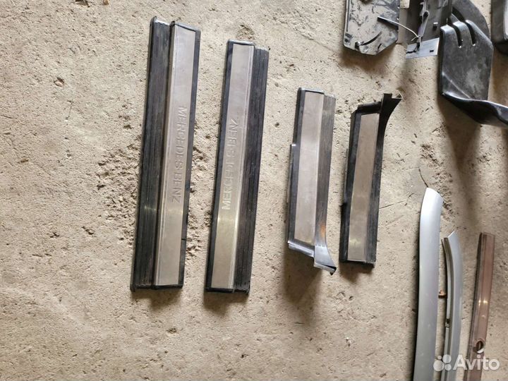 Накладки внутренние порогов на Мерседес 140