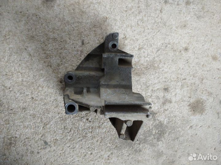 Кронштейн генератора Ford Focus 1 1998-2005