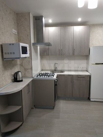 2-к. квартира, 42 м², 1/9 эт.