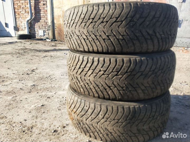 Nokian Tyres Hakkapeliitta 8 215/55 R17