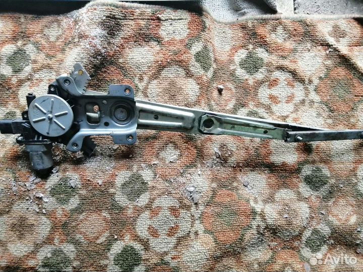 Стекло подъёмник mitsubishi lancer 10