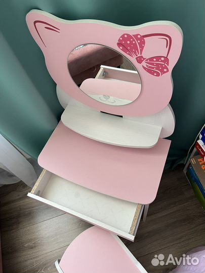 Детский туалетный столик